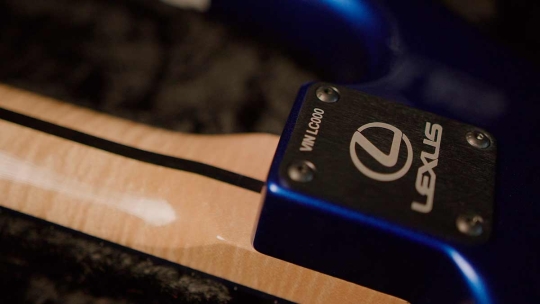 Fender Custom Shop в сотрудничестве с Lexus представляют LC Stratocaster LE