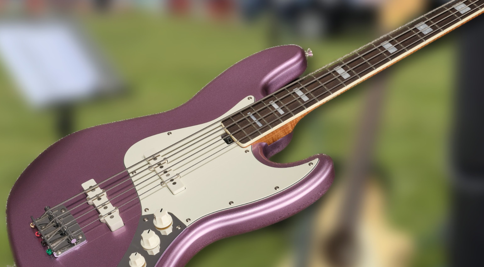 Сигнатурная бас-гитара Harley Benton MV-4JB Plus BassTheWorld в отделке Burgundy Mist — обложка статьи