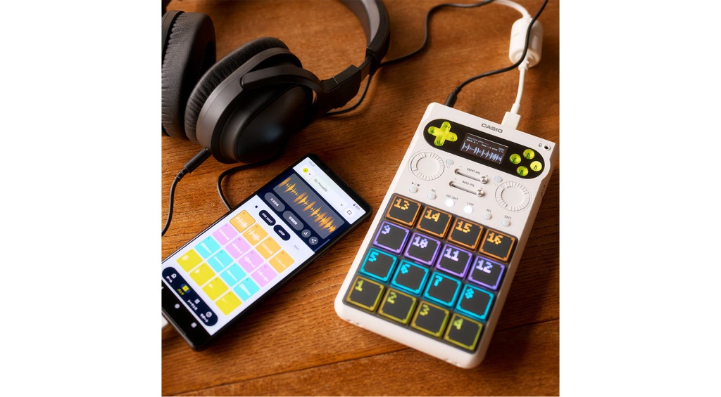 Casio SXC-1 сэмплер под углом с дисплеем