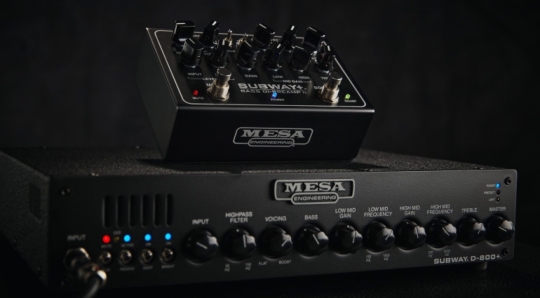 Компактная бас-педаль преамп Mesa Boogie Subway+ Bass DI-Preamp II - вид спереди на чёрном фоне