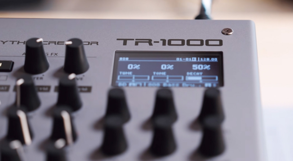 Обновление Roland TR-1000 версии 1.20 с lo-fi эффектами и басовыми линиями 808 909