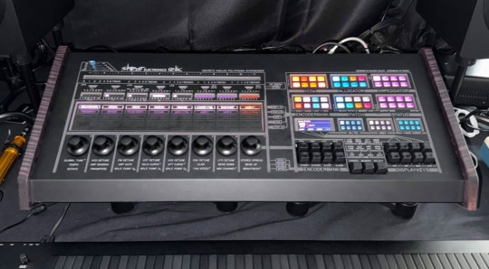 Shear Electronics Relic — клон синтезатора Oberheim OB-X, настольный аналоговый синтезатор