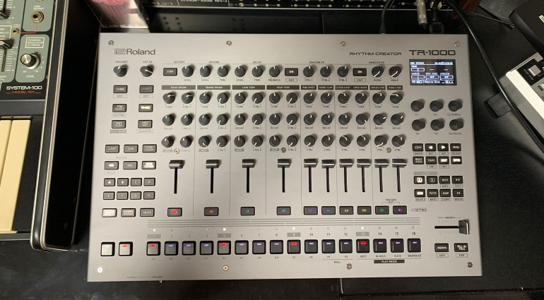 Roland TR-1000 Rhythm Creator в студийной обстановке teaser