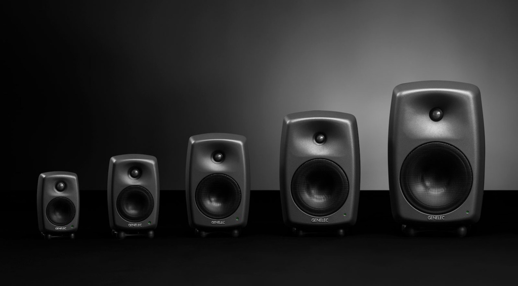 Профессиональные студийные мониторы Genelec 8000 Series с технологией DCW и подставками Iso-Pod