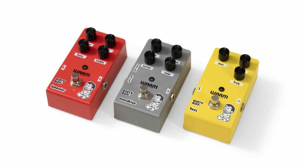 Три педали Warm Audio Dirty Boy Jr Series - Booster, Fuzz и Overdrive на черном фоне