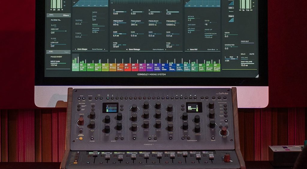 Система Softube Console 1 для управления плагинами и канальными полосами