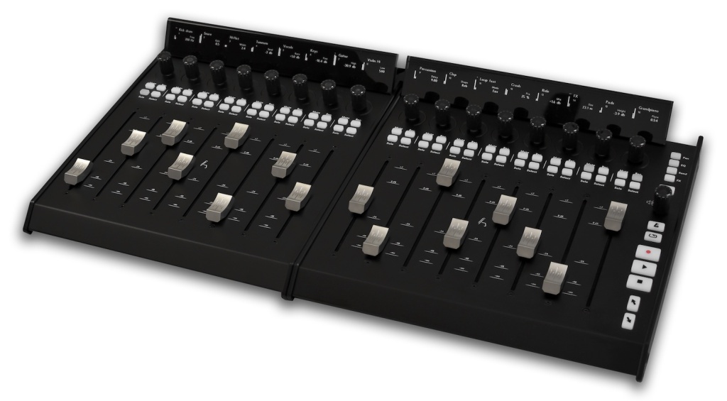 Премиальный DAW-контроллер Asparion D700 с моторизованными фейдерами и RGB-энкодерами